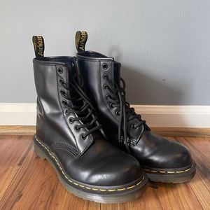 Dr. Martens 1460 Smooth leather lace up boots